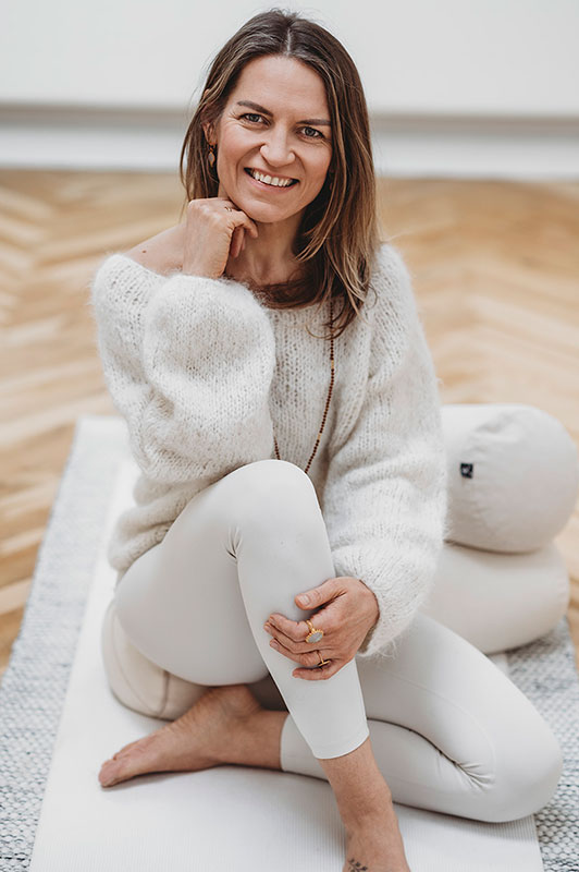 MASTERY Show & Podcast, Aga Bera. Spiritual Business Coach, Maria Saraphina